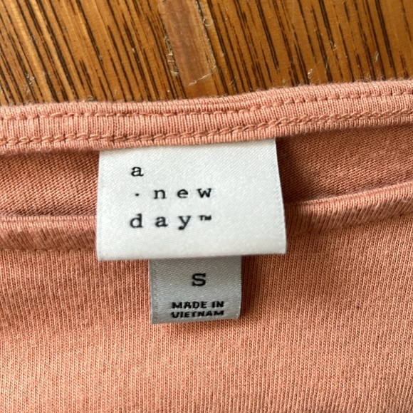 A New Day small peach smocked top. - Picture 4 of 4